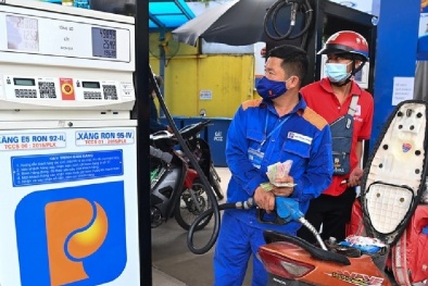 Xăng, dầu giảm giá sau 4 phiên tăng liên tục