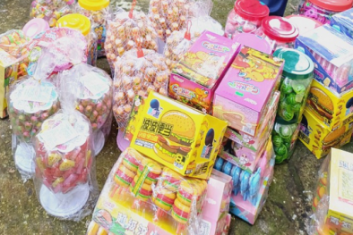 Thái Nguyên: Hàng loạt sản phẩm kẹo, mỹ phẩm không có nhãn phụ bằng tiếng Việt bị tịch thu