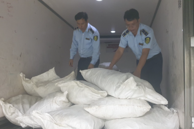 Lai Châu phát hiện trên 1,9 tấn chân gà đã qua chế biến không rõ nguồn gốc, xuất xứ