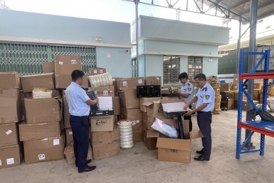 Tạm giữ hơn 5 tấn Hắc sâm GINSENG cùng nhiều phụ tùng điện, nước, xe máy nghi nhập lậu