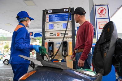 Xăng dầu đồng loạt tăng giá trở lại