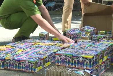 Bình Phước: Phát hiện pháo lậu trên xe khách