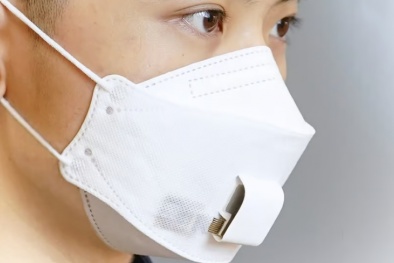 Khẩu trang tích hợp cảm biến phân tích hơi thở người đeo để theo dõi sức khỏe 