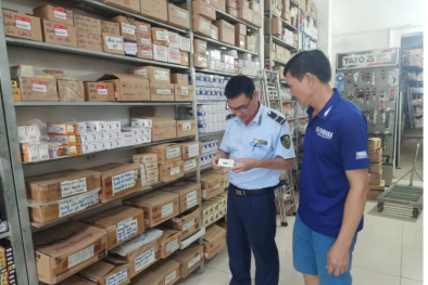 Phát hiện nhiều cơ sở kinh doanh hàng hóa giả mạo nhãn hiệu Honda, Yamaha