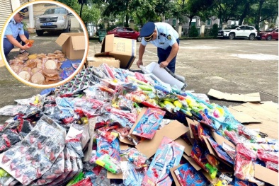 Đắk Lắk tiêu hủy hơn 2.300 đồ chơi trẻ em và bánh trung thu không rõ nguồn gốc xuất xứ