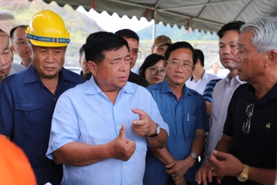 Bộ trưởng Nguyễn Chí Dũng đi thực địa một số dự án đầu tư của Việt Nam tại Lào