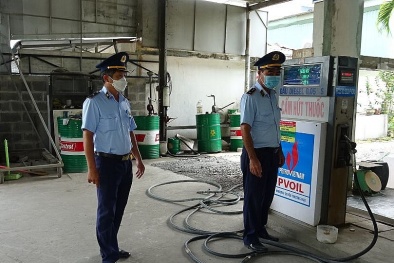 Xử phạt một cửa hàng kinh doanh xăng dầu vi phạm tại Long An 