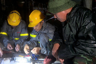 Thần tốc phủ sóng di động Viettel ngay trong đêm phục vụ cứu hộ cứu nạn vụ sạt lở tại Làng Nủ 