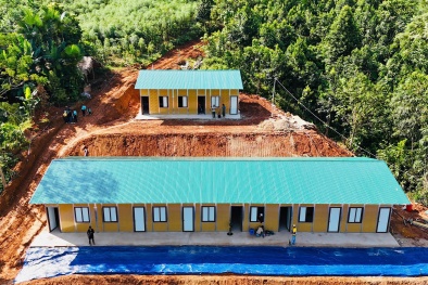 Vingroup bàn giao nhà tạm cho người dân làng Nủ