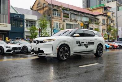 Người trẻ theo đuổi lối sống xanh dễ dàng nhờ giải pháp thuê xe điện 