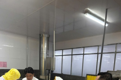 Kiên Giang: Phát hiện số lượng lớn tôm chứa tạp chất agar 