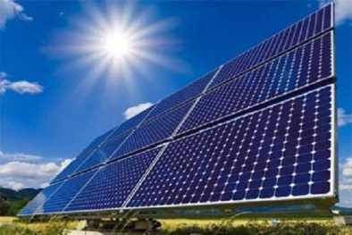 Nghiên cứu tạo ra thiết bị có thể thu thập nước trong khí quyển để làm mát tấm pin mặt trời