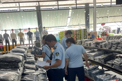 Sóc Trăng: Xử phạt đơn vị kinh doanh thời trang giả nhãn hiệu