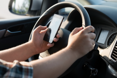 Nguy hiểm tới tính mạng khi sử dụng thiết bị điện tử trong lúc tham gia giao thông