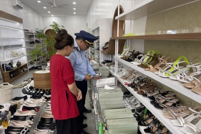 Quảng Trị: Thu giữ hàng trăm sản phẩm thời trang giả mạo nhãn hiệu, không rõ nguồn gốc