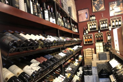 2 doanh nghiệp phân phối rượu bị thu hồi giấy phép