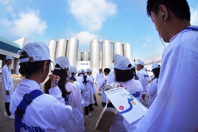 Vinamilk lan tỏa ý thức bảo vệ môi trường đến học sinh qua siêu nhà máy sữa và trang trại Green Farm