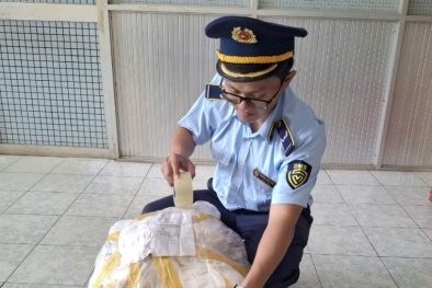 Long An liên tiếp phát hiện hàng loạt sản phẩm quần áo không rõ nguồn gốc xuất xứ