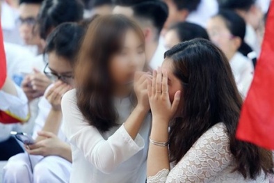 Học sinh sử dụng phải mỹ phẩm trôi nổi nguy cơ gây kích ứng da, teo da