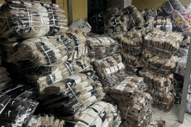 Hà Nội thu giữ hơn 10.000 đôi bít giả mạo nhãn hiệu nổi tiếng tại một hộ kinh doanh