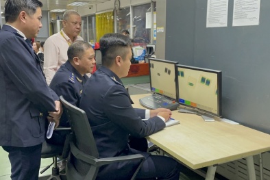 Hàng giả 'giấu mình' trong những kiện hàng nhỏ giao dịch qua TMĐT