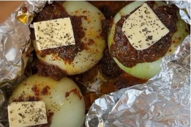 Trend mới ‘hành tây nướng giấy bạc’ liệu có gây nguy hại cho sức khỏe?