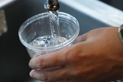 Công bố tiêu chuẩn đầu tiên hạn chế 'hóa chất vĩnh cửu' trong nước uống