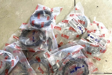 Kiên Giang xử phạt 4 hộ kinh doanh phụ tùng xe máy giả mạo nhãn hiệu