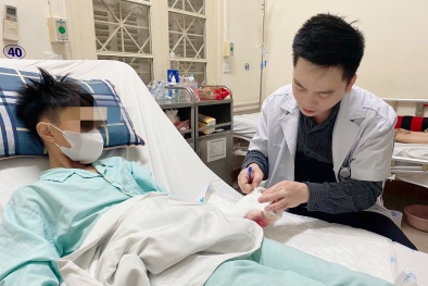 Chơi pháo tự chế khiến 3 thiếu niên bị thương nặng ở bàn tay