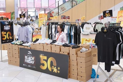 Ngày Black Friday, cửa hàng, nhà bán lẻ tung khuyến mãi