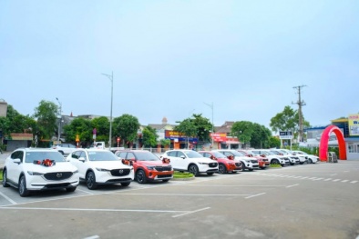 Khách mua xe tấp nập, đại lý bù đầu đăng ký phí trước bạ