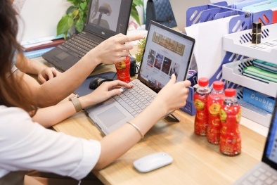 Người trẻ tìm cách làm mát cơ thể khi ngày chạy deadline, đêm thức trắng săn sale mùa tết 