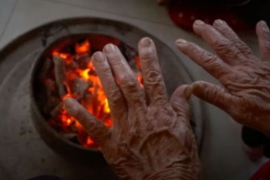 Cảnh báo ngộ độc khí do đốt than trong phòng ngủ sưởi ấm mùa lạnh