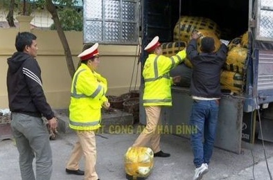 Bắt giữ lượng lớn hàng hóa không rõ nguồn gốc tại Thái Bình