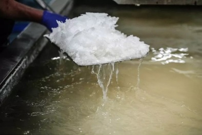 Thu hồi muối do phát hiện 'vật liệu lạ' tiềm ẩn