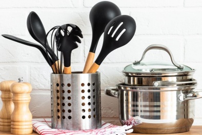 Báo động dụng cụ nhà bếp bằng nhựa đen có thể đe dọa đến sức khỏe
