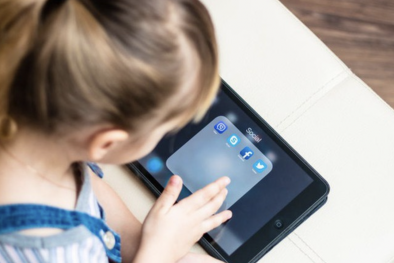 Anh ứng dụng công nghệ nhận diện khuôn mặt để giám sát trẻ em sử dụng mạng xã hội