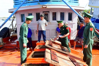 Thu giữ một lượng lớn dầu DO không rõ nguồn gốc tại vùng biển Bà Rịa - Vũng Tàu