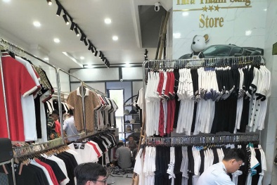 Long An: Tạm giữ hơn 2.000 sản phẩm quần áo không rõ nguồn gốc xuất xứ