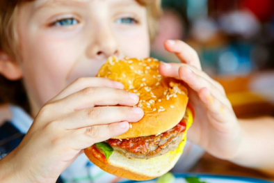 Thực phẩm siêu chế biến có thể ảnh hưởng đến sự phát triển hàm của trẻ dẫn tới bị hô răng