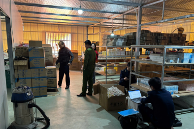 Phát hiện lượng lớn mỹ phẩm, pháo nổ không rõ nguồn gốc tại Công ty Hiếu Khánh