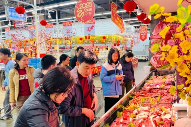 Giá cả thị trường ổn định, một số siêu thị, cửa hàng phục vụ xuyên Tết