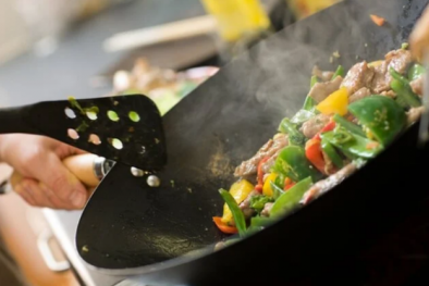 Nghiên cứu phát hiện vi nhựa từ những vật dụng quen thuộc trong bếp gây tắc mạch máu, ung thư 