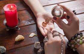 Cảnh giác với dịch vụ xem bói, giải hạn đầu năm