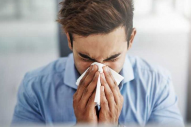 Bác sĩ khuyến cáo: Bị cúm người dân không tự ý mua thuốc kháng sinh về dùng