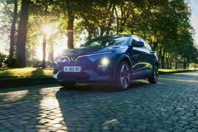 VinFast mang VF 6 và VF 8 đến triển lãm thương mại ABF 2025 tại Đức