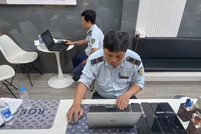 Tiền Giang xử phạt 2 cơ sở kinh doanh điện thoại di động nhập lậu