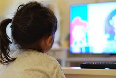 Trẻ chậm nói, rối loạn ngôn ngữ do xem nhiều điện thoại, ít giao tiếp xã hội