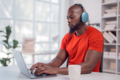 Sử dụng tai nghe chống ồn nhiều có thể gây ra những tác hại nghiêm trọng tới não bộ