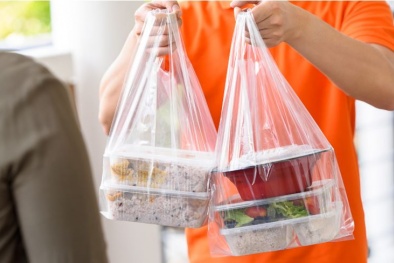 Nghiên cứu mới cảnh báo nguy hiểm từ hộp nhựa dùng một lần